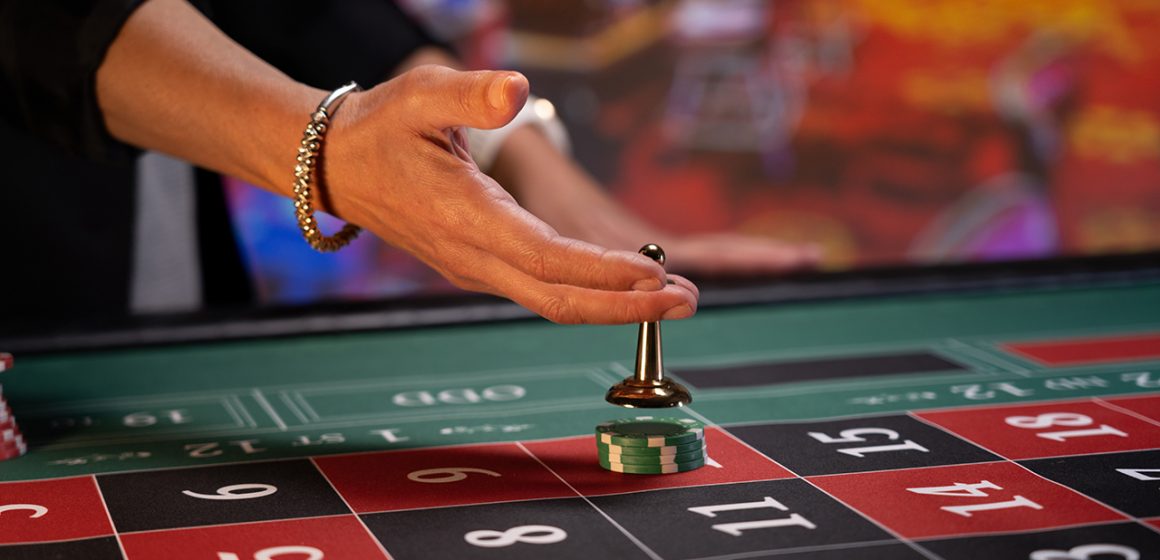 A woman betting on the roulette table