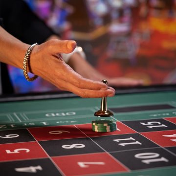 A woman betting on the roulette table