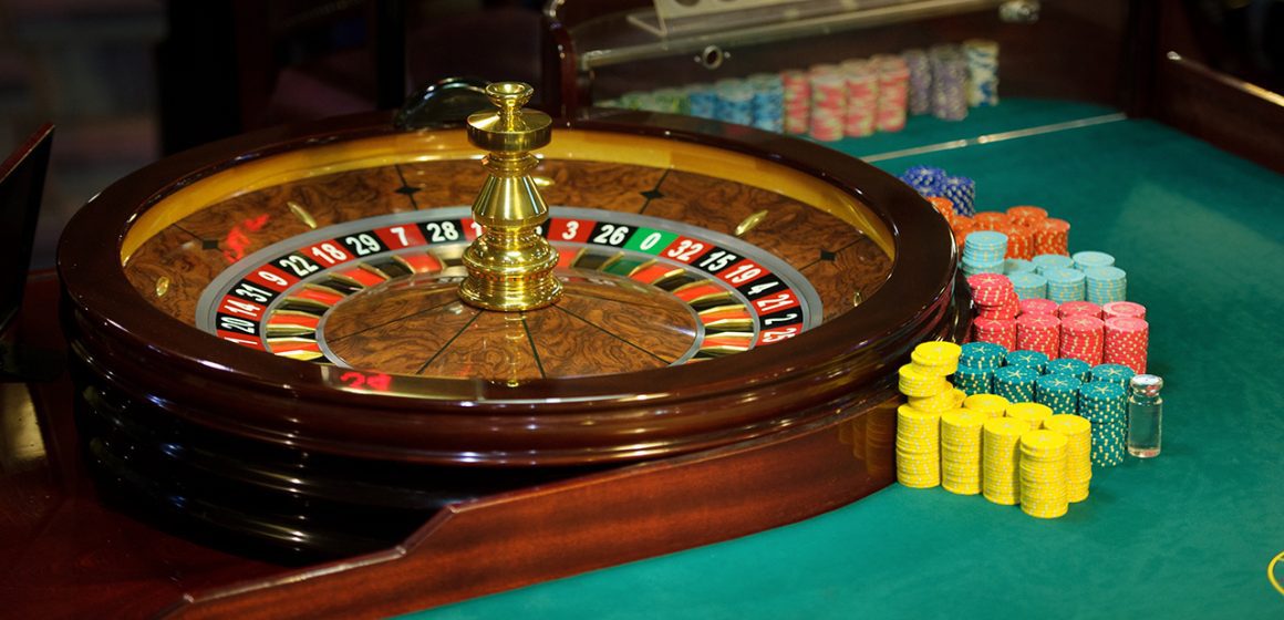 Roulette Wheel & Table with Chips