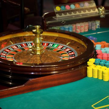 Roulette Wheel & Table with Chips